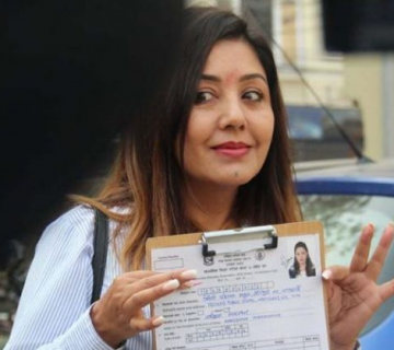 केपी ओलीले फोन गरेको भन्दै राखेको स्क्रिन सट करिश्माले किन हटाइन् ?